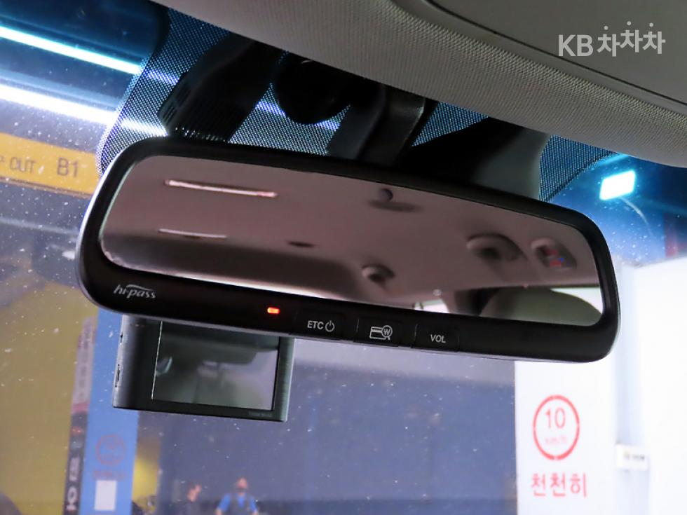 Kia Carnival — miniaturë 15
