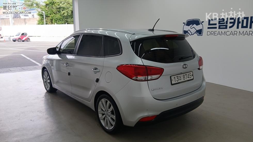 Kia Carens — miniaturë 2
