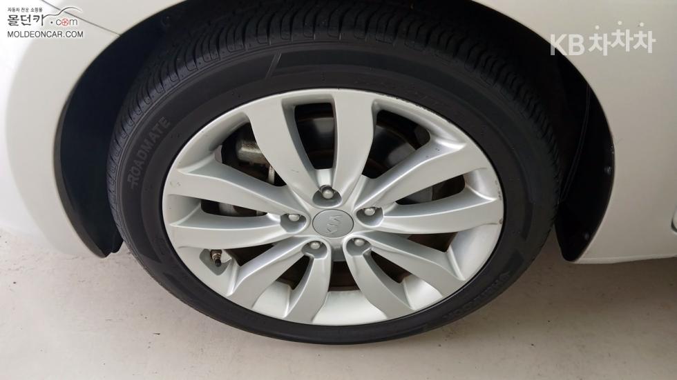 Kia Carens — miniaturë 6