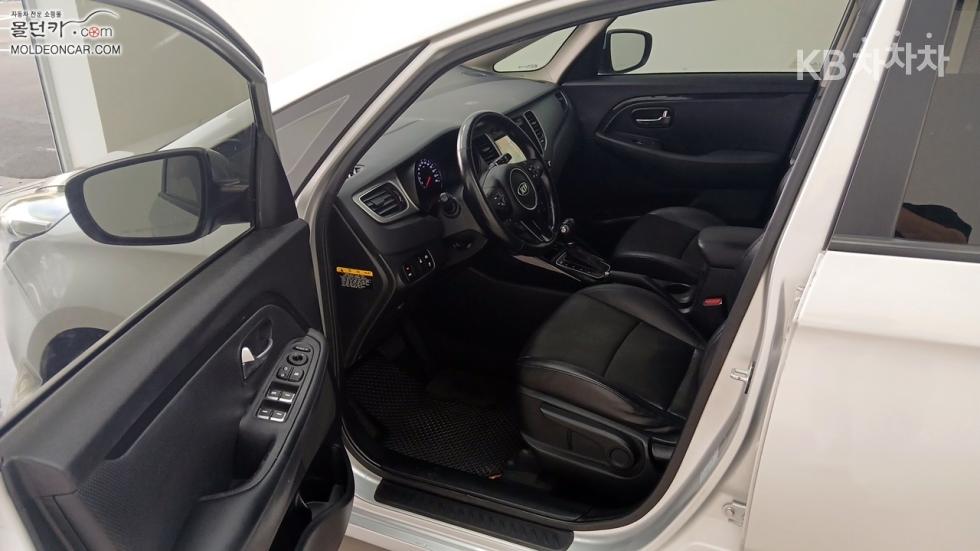 Kia Carens — miniaturë 9