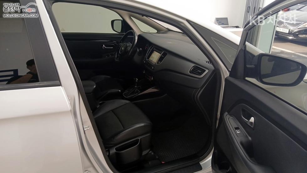 Kia Carens — miniaturë 10