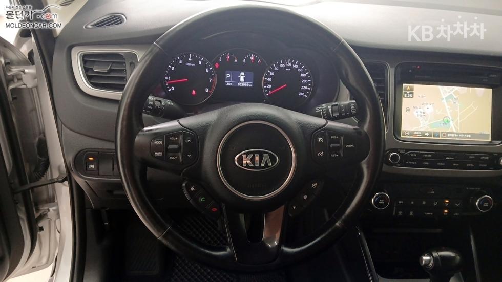 Kia Carens — miniaturë 11