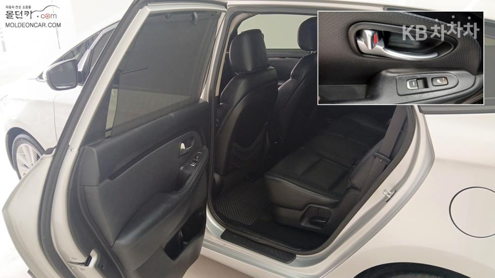 Kia Carens — miniaturë 15