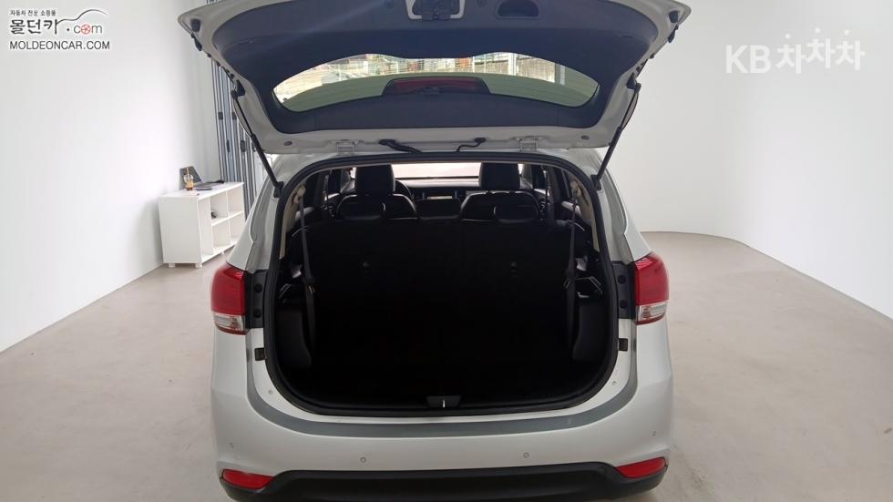 Kia Carens — miniaturë 16