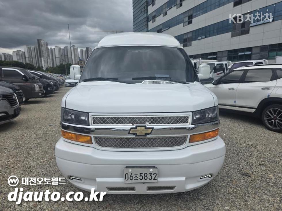 Chevrolet Express — miniaturë 2