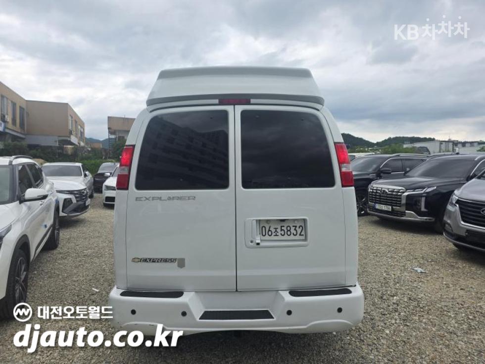 Chevrolet Express — miniaturë 3