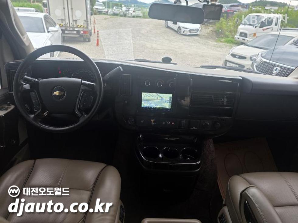 Chevrolet Express — miniaturë 4