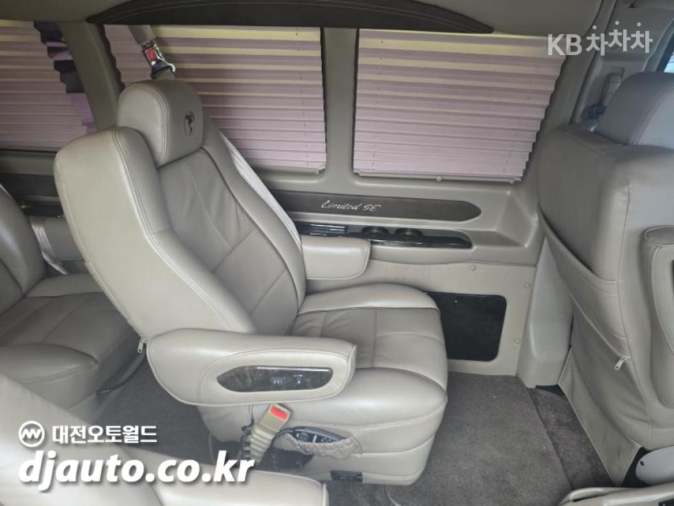 Chevrolet Express — miniaturë 12