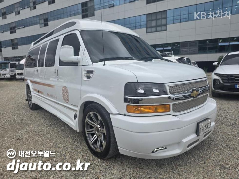 Chevrolet Express — miniaturë 18