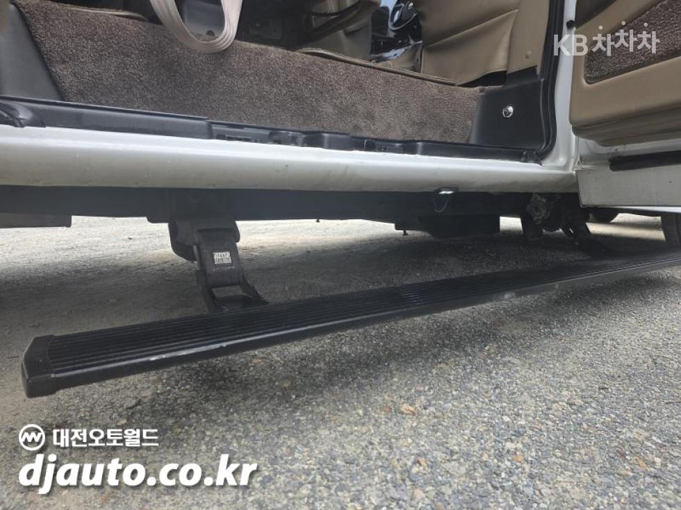 Chevrolet Express — miniaturë 19
