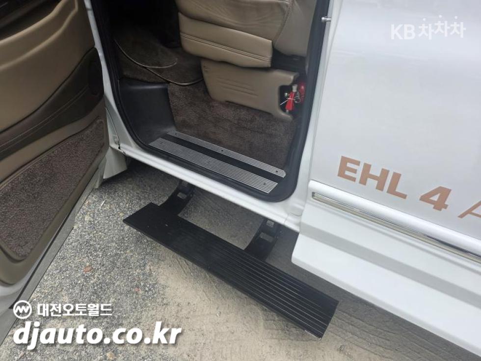 Chevrolet Express — miniaturë 20