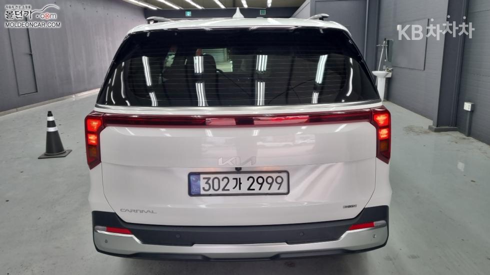 Kia Carnival — miniaturë 4