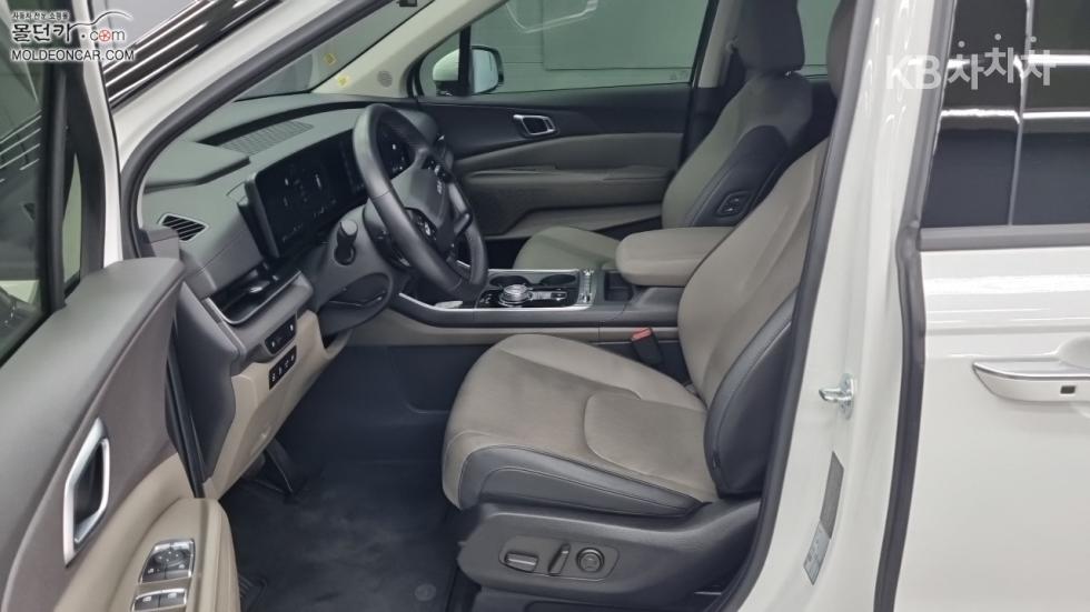 Kia Carnival — miniaturë 9