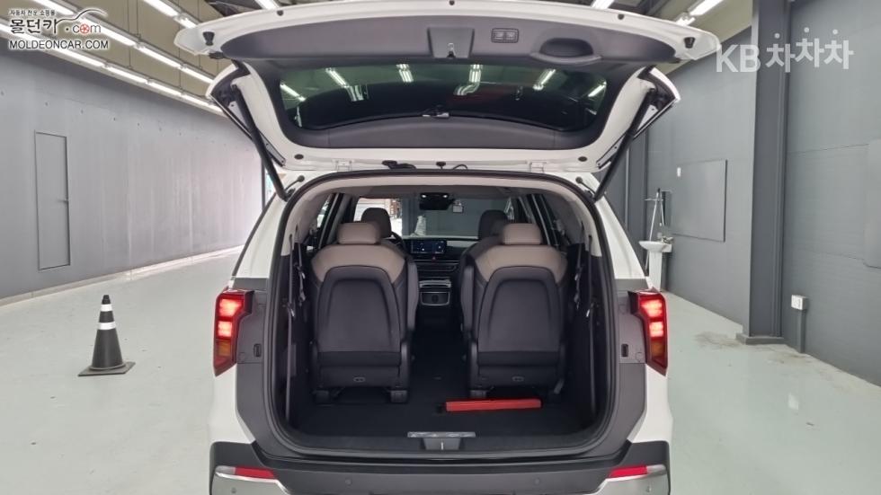 Kia Carnival — miniaturë 18