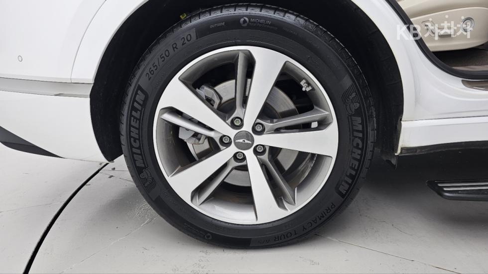 2023 Genesis GV80 photo