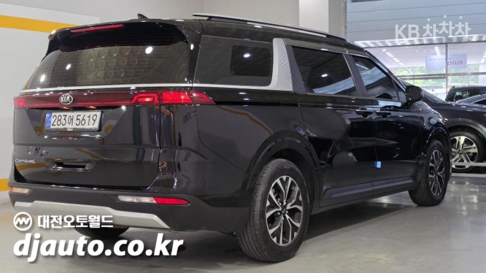 Kia Carnival — miniaturë 4