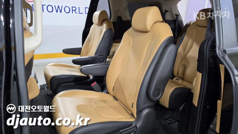 Kia Carnival — miniaturë 9