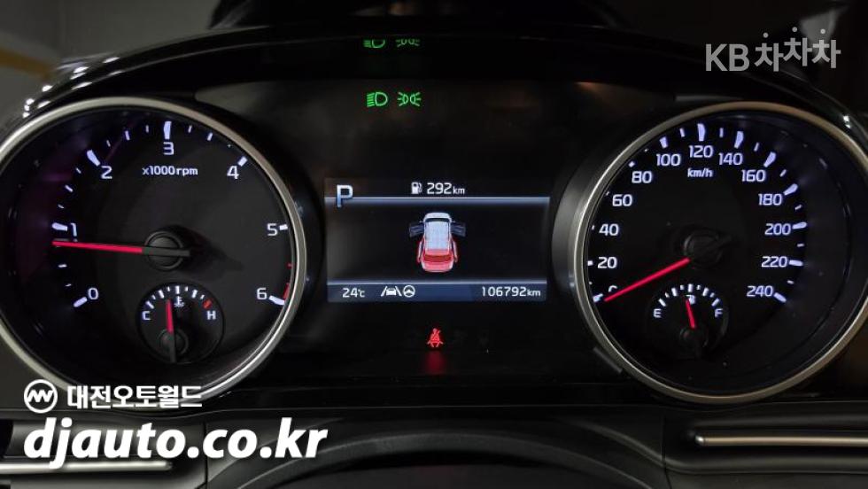 Kia Carnival — miniaturë 15
