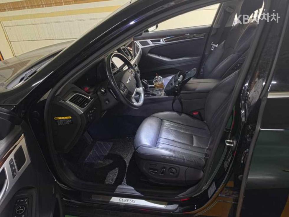 Hyundai Genesis Dh 2015 photo 4