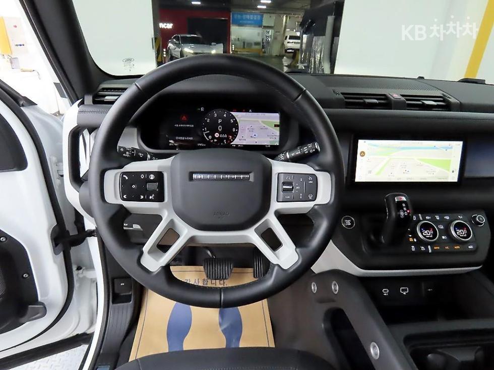 2024 Land Rover (L663) photo