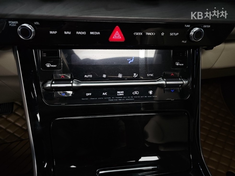 Kia Carnival — miniaturë 10