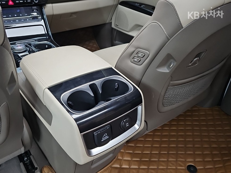 Kia Carnival — miniaturë 13