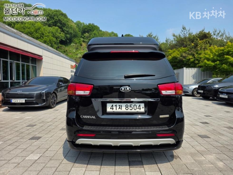 Kia Carnival — miniaturë 3