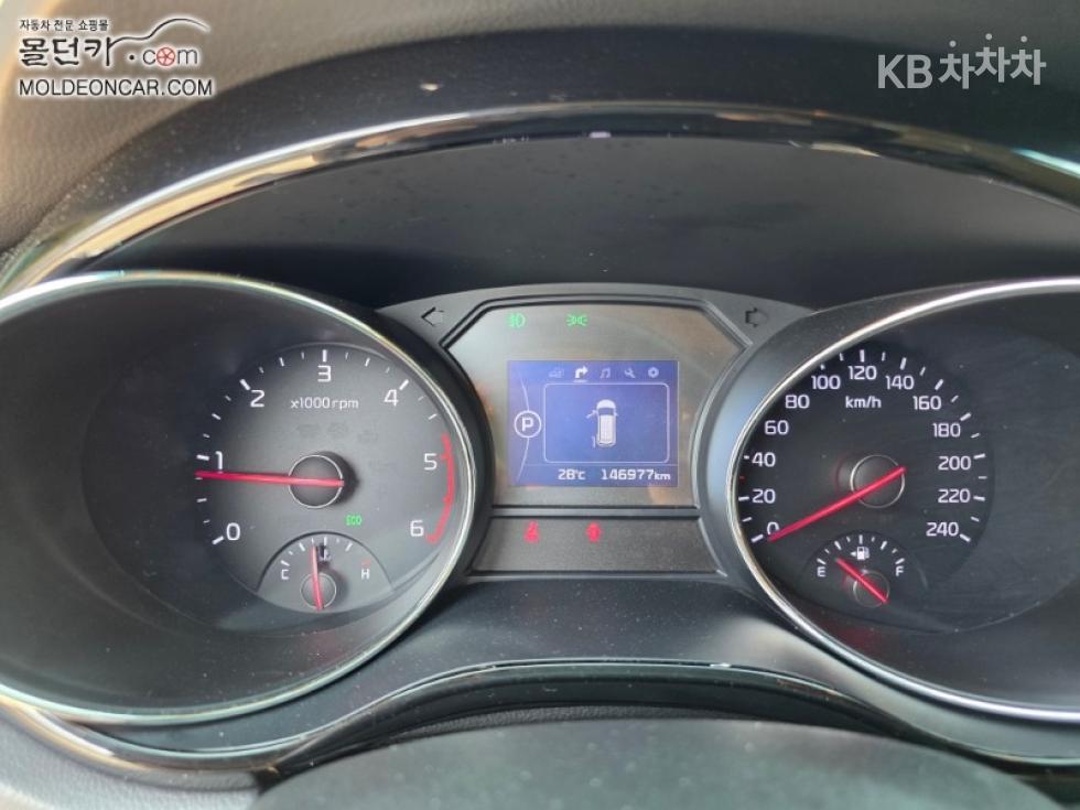 Kia Carnival — miniaturë 11