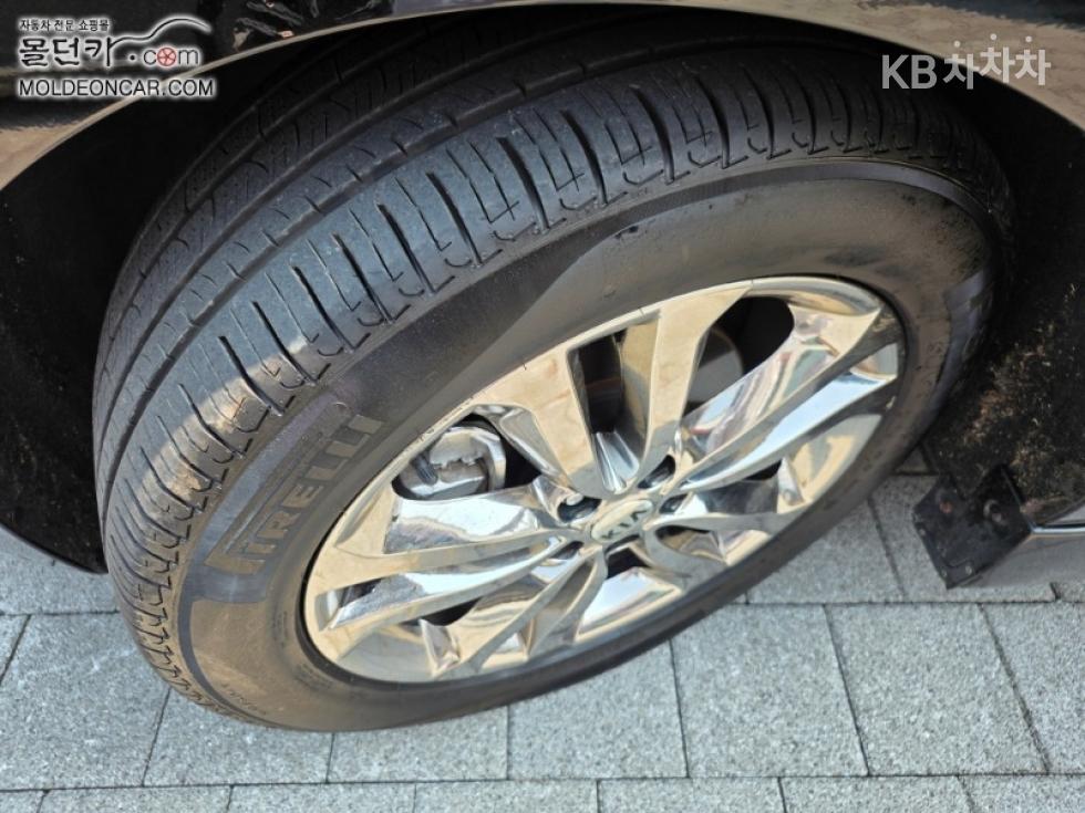 Kia Carnival — miniaturë 16