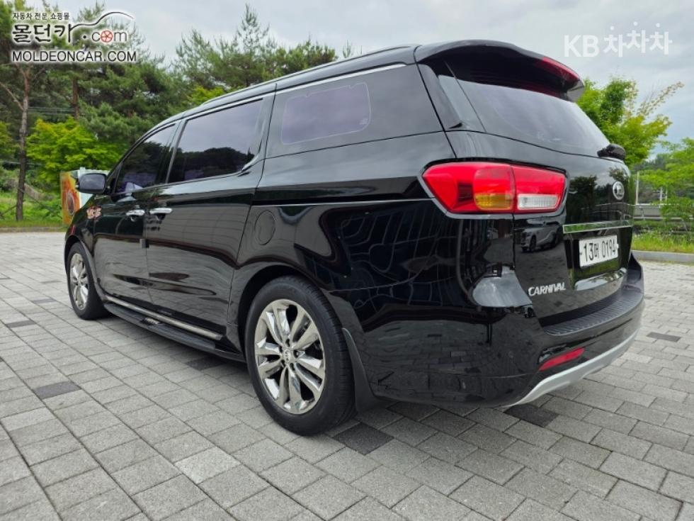Kia Carnival — miniaturë 4