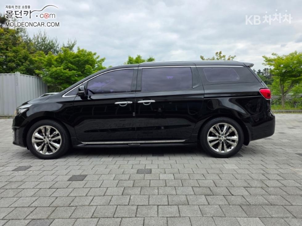 Kia Carnival — miniaturë 7