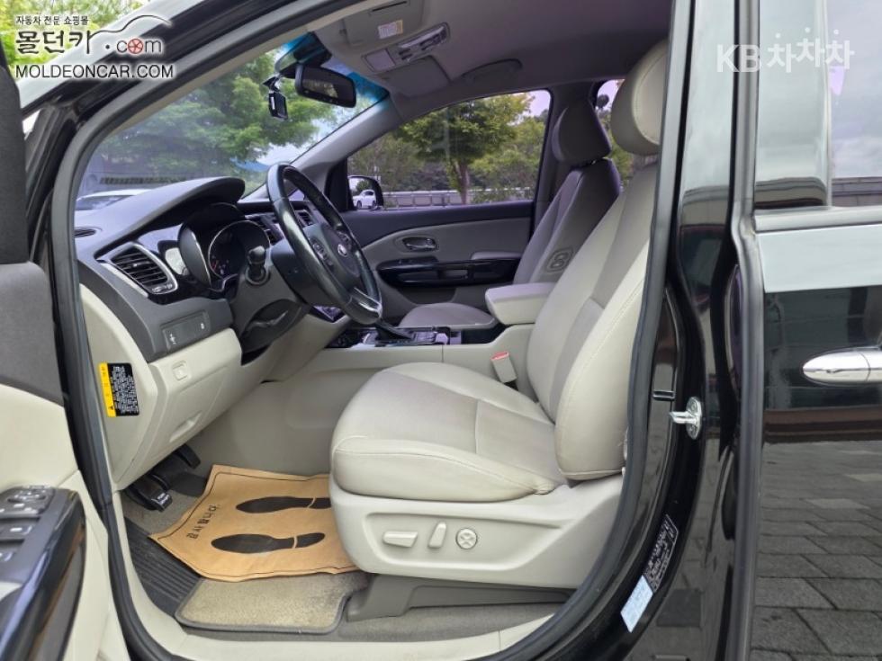 Kia Carnival — miniaturë 8