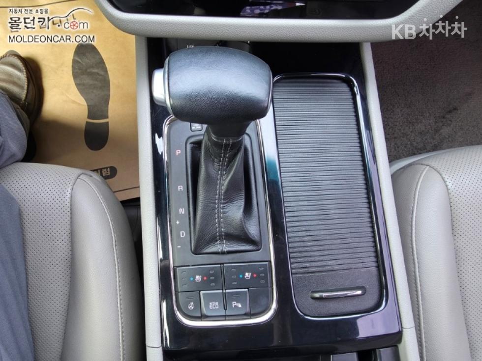 Kia Carnival — miniaturë 11