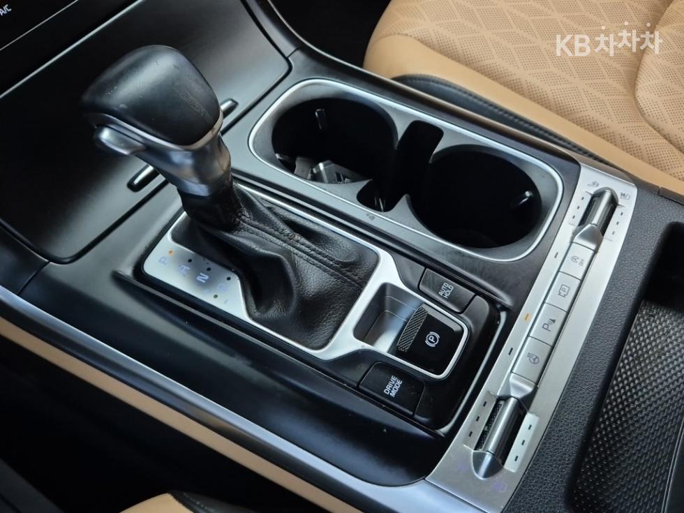 Kia Carnival — miniaturë 8