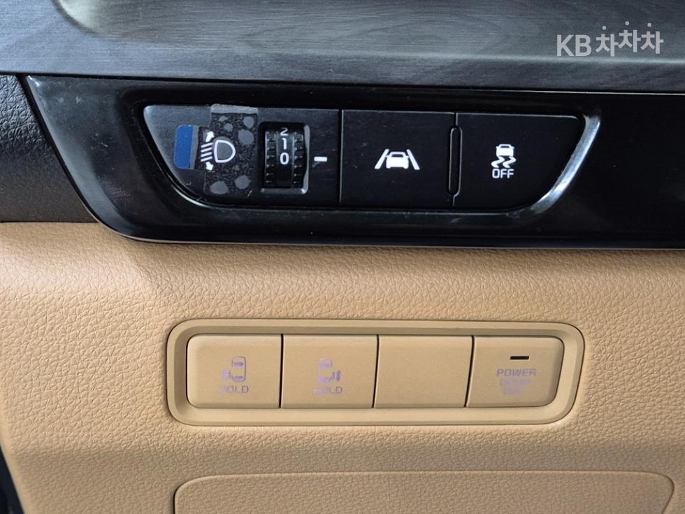 Kia Carnival — miniaturë 18