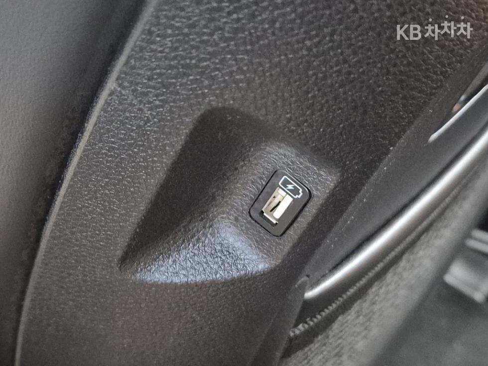Kia Carnival — miniaturë 19