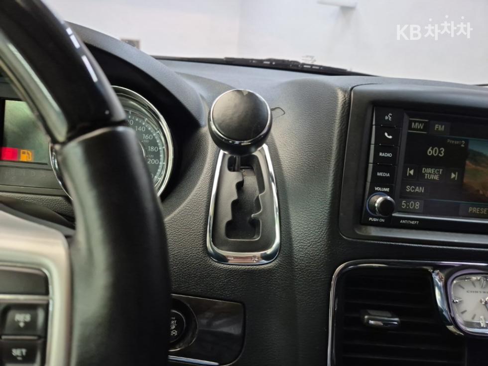 Chrysler Voyager — miniaturë 8