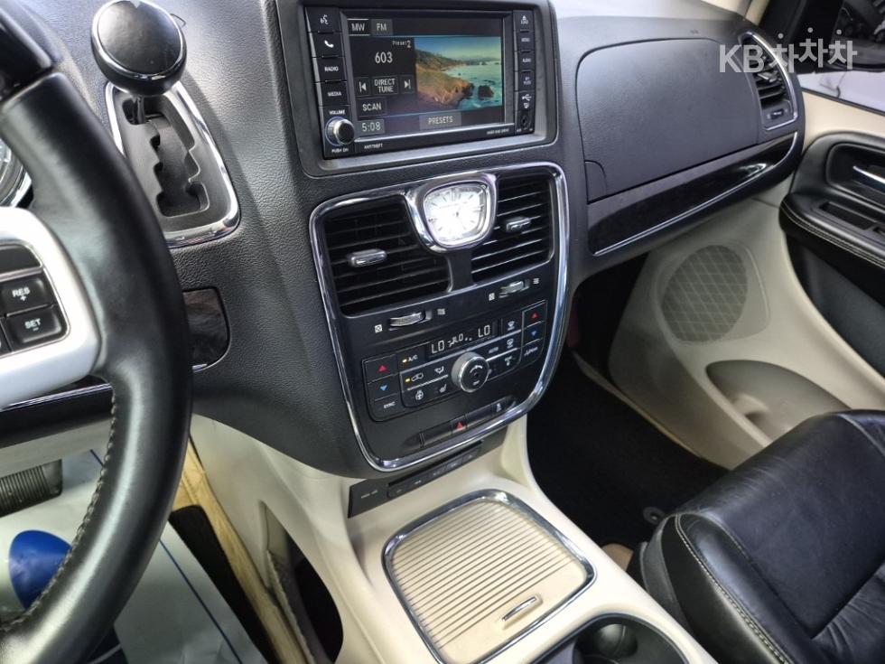 Chrysler Voyager — miniaturë 10