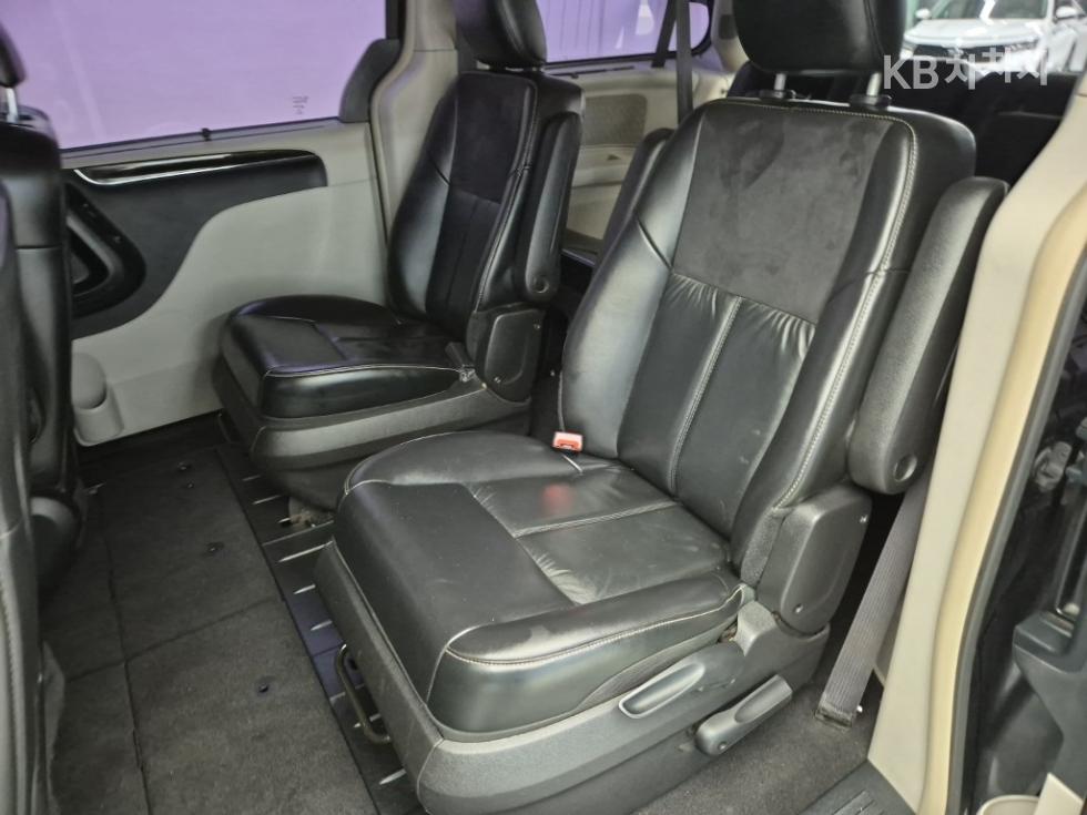 Chrysler Voyager — miniaturë 12