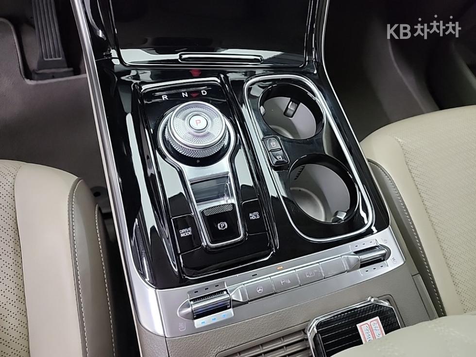 Kia Carnival — miniaturë 8