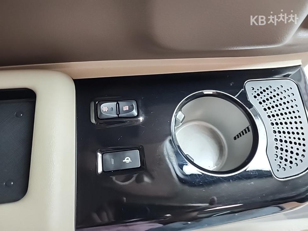 Kia Carnival — miniaturë 15