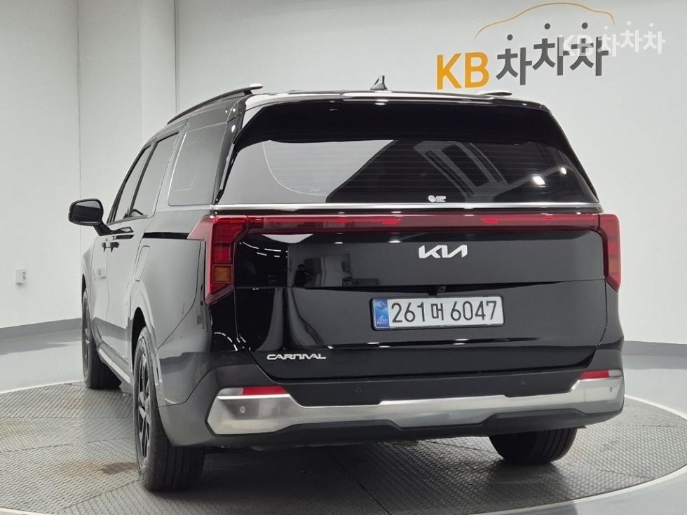 Kia Carnival — miniaturë 2