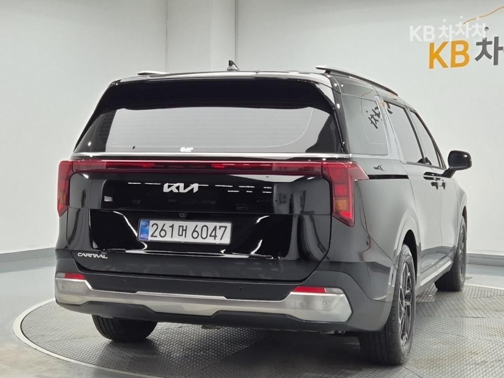 Kia Carnival — miniaturë 3