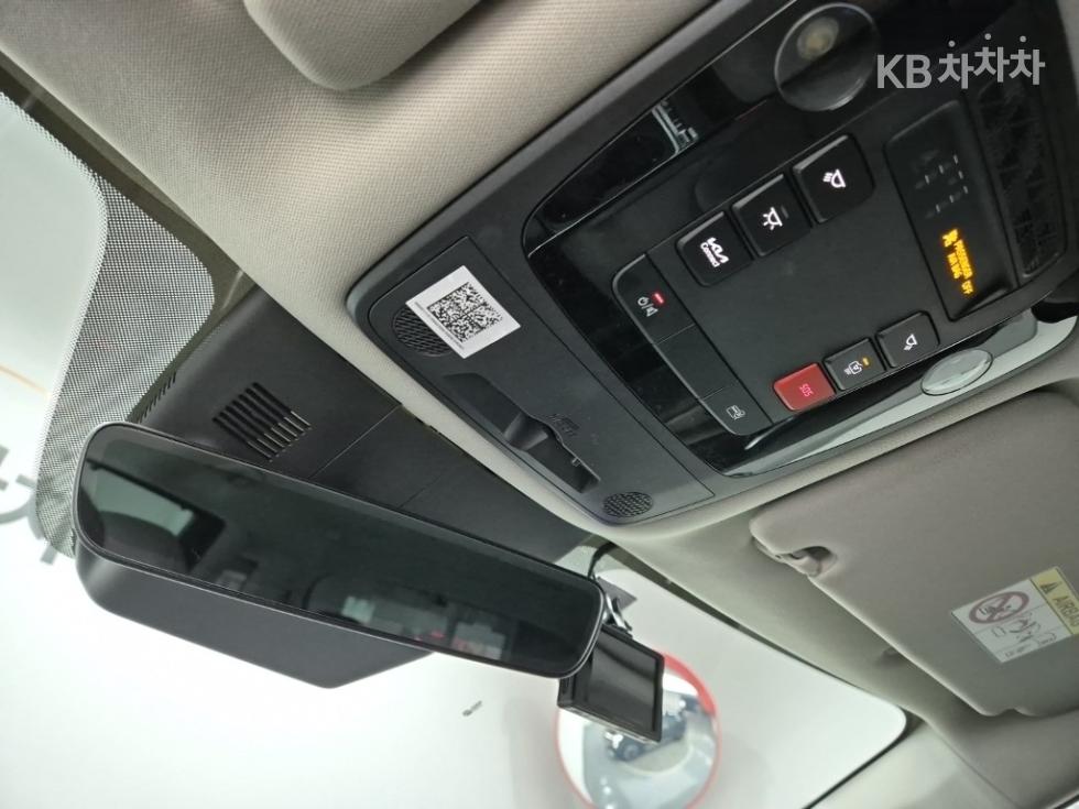 Kia Carnival — miniaturë 16