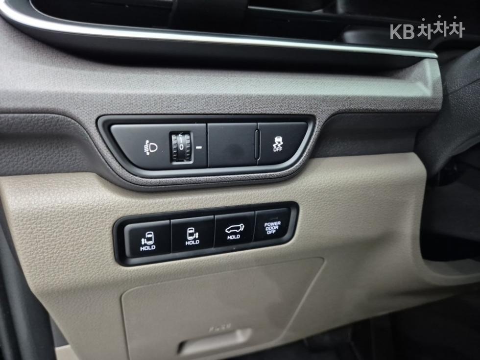 Kia Carnival — miniaturë 17