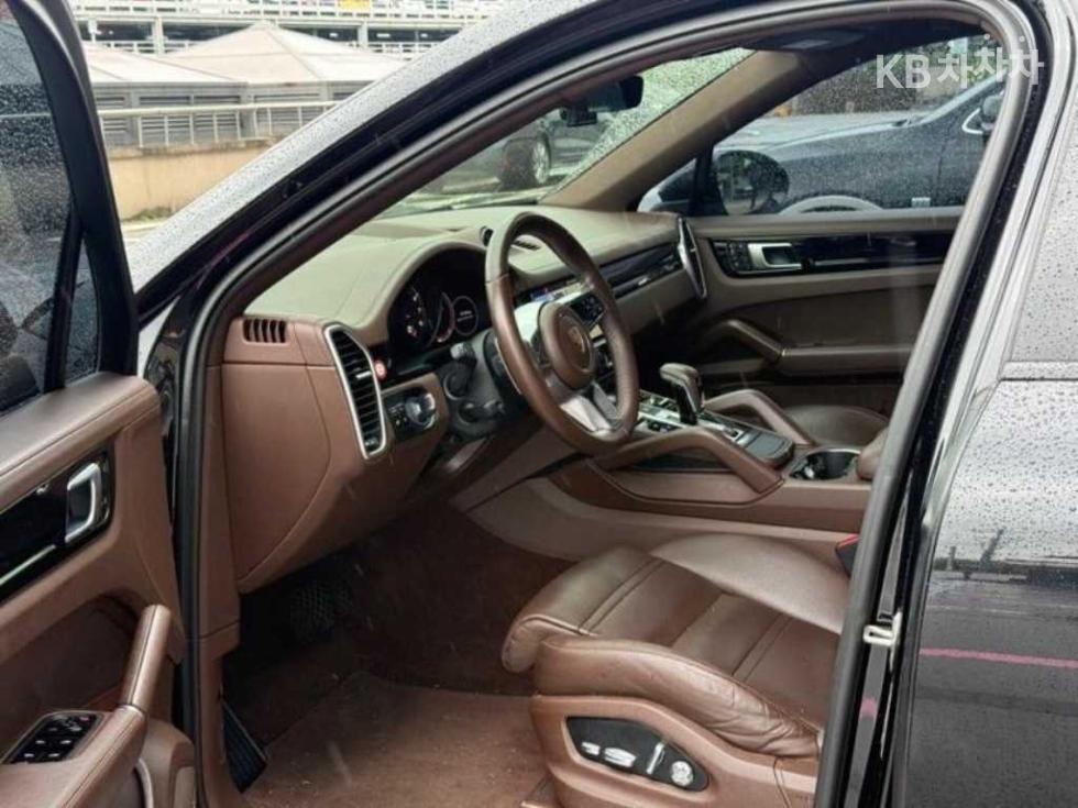 2020 Porsche (9Y0) photo