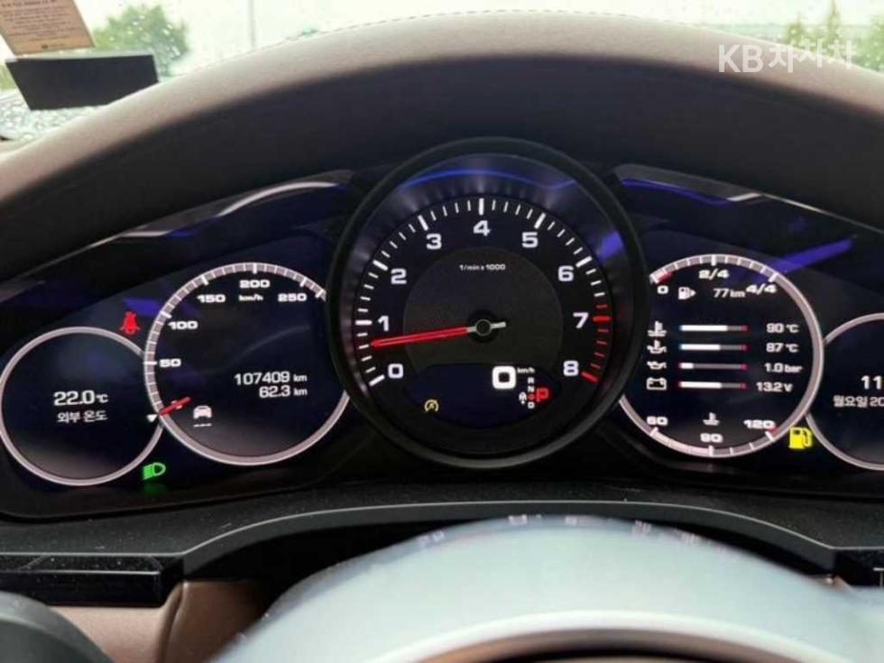 2020 Porsche (9Y0) photo