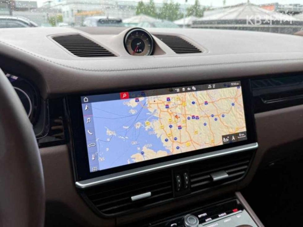 2020 Porsche (9Y0) photo