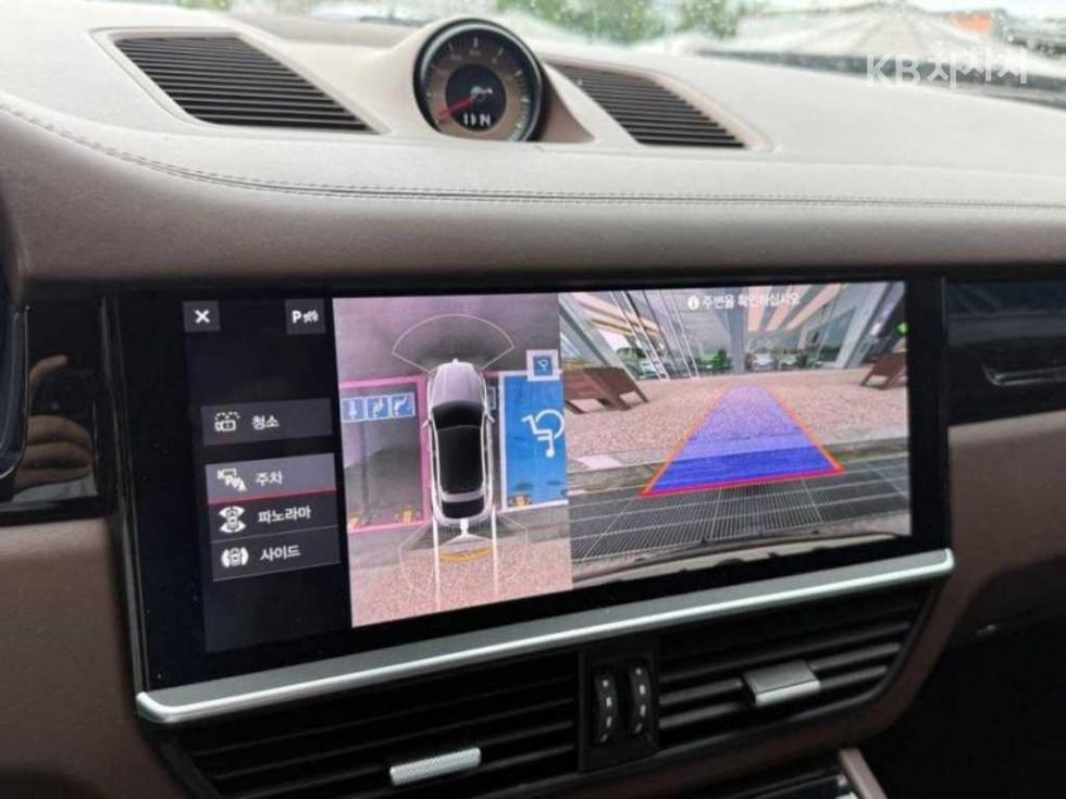 2020 Porsche (9Y0) photo