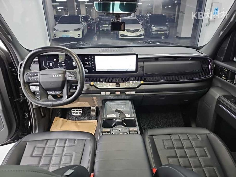 2025 Kia Used Car photo